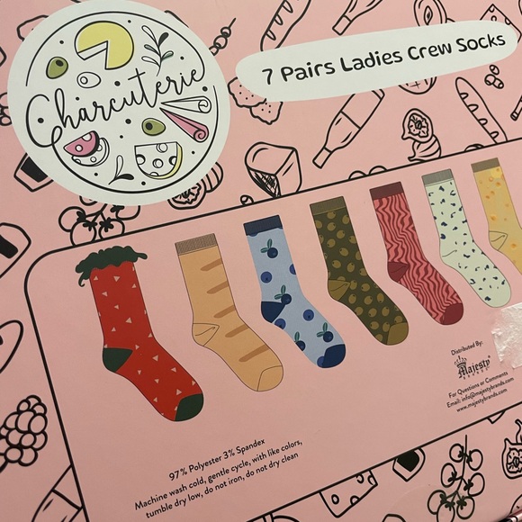 NWT Charcuterie board box of 7 Pair Of Women's Socks Size 4-10 - Picture 5 of 6